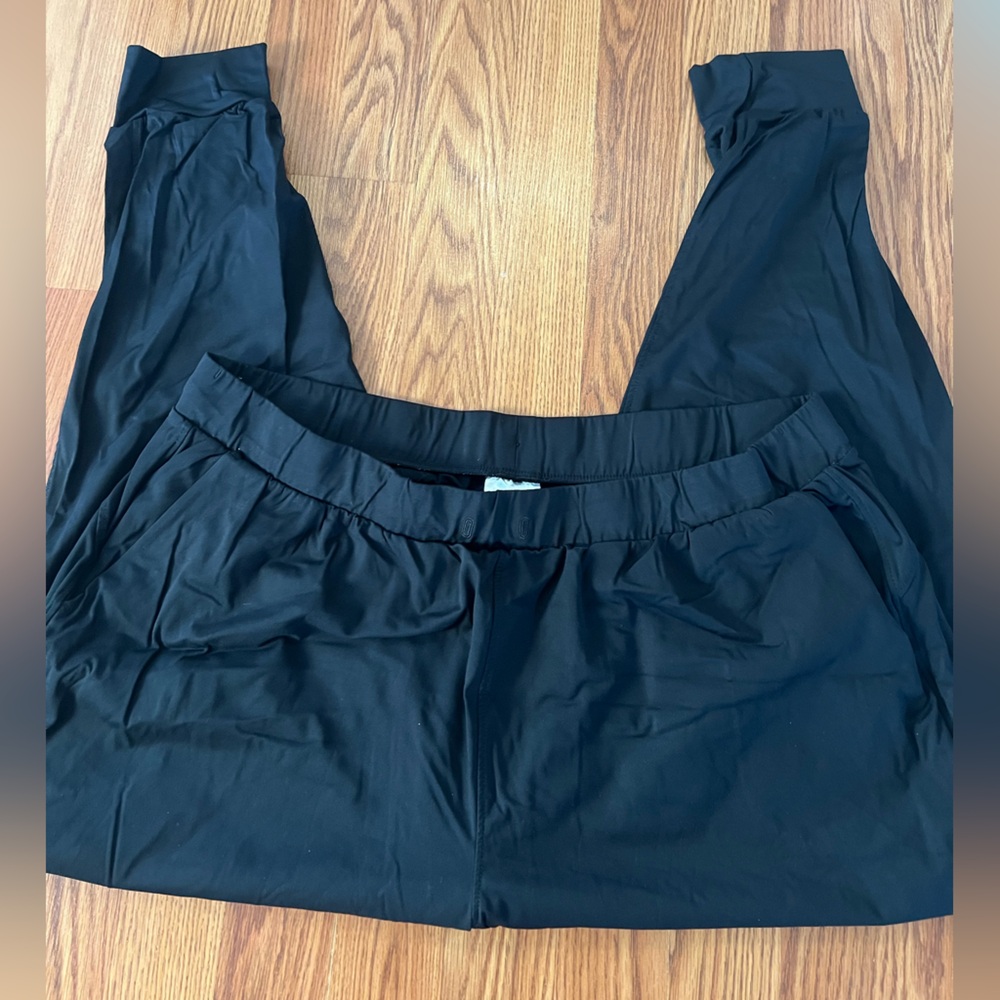 Black Athletic Joggers w/ POCKETS